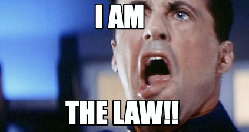 Only am law. I am the Law. I am the Law Мем. Judge Dredd i am the Law. Судья Дредд Сталлоне i am the Law.