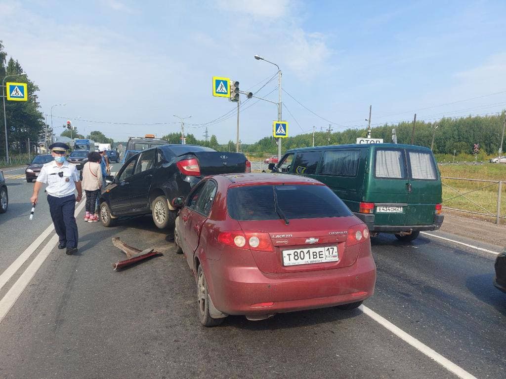 Возле б. Авария на выезде с Богданки в Чебоксарах.