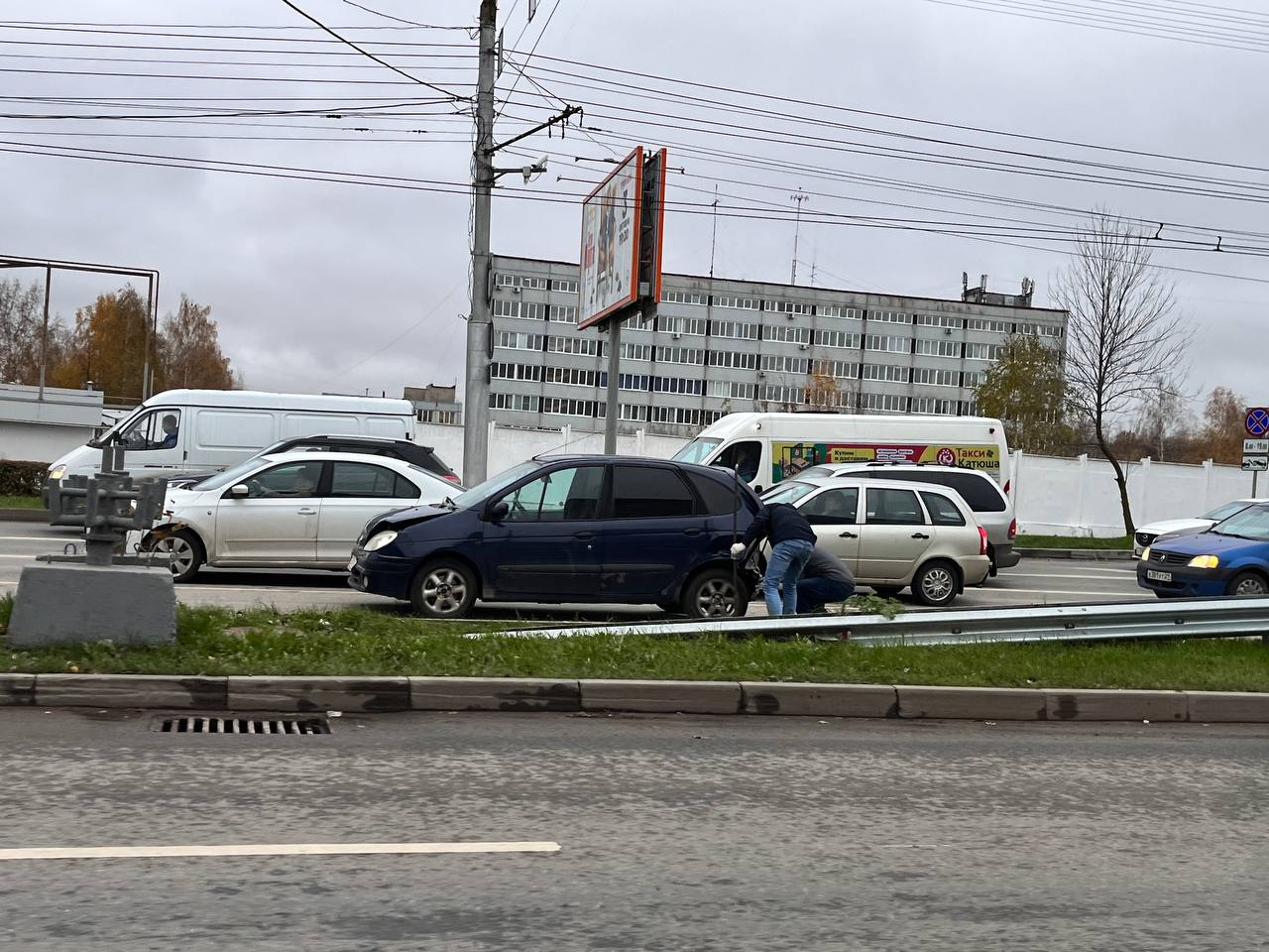 Перекресток с 9 июля. Рено 004 21 регион авария. Перекресток. Инерция ДТП.