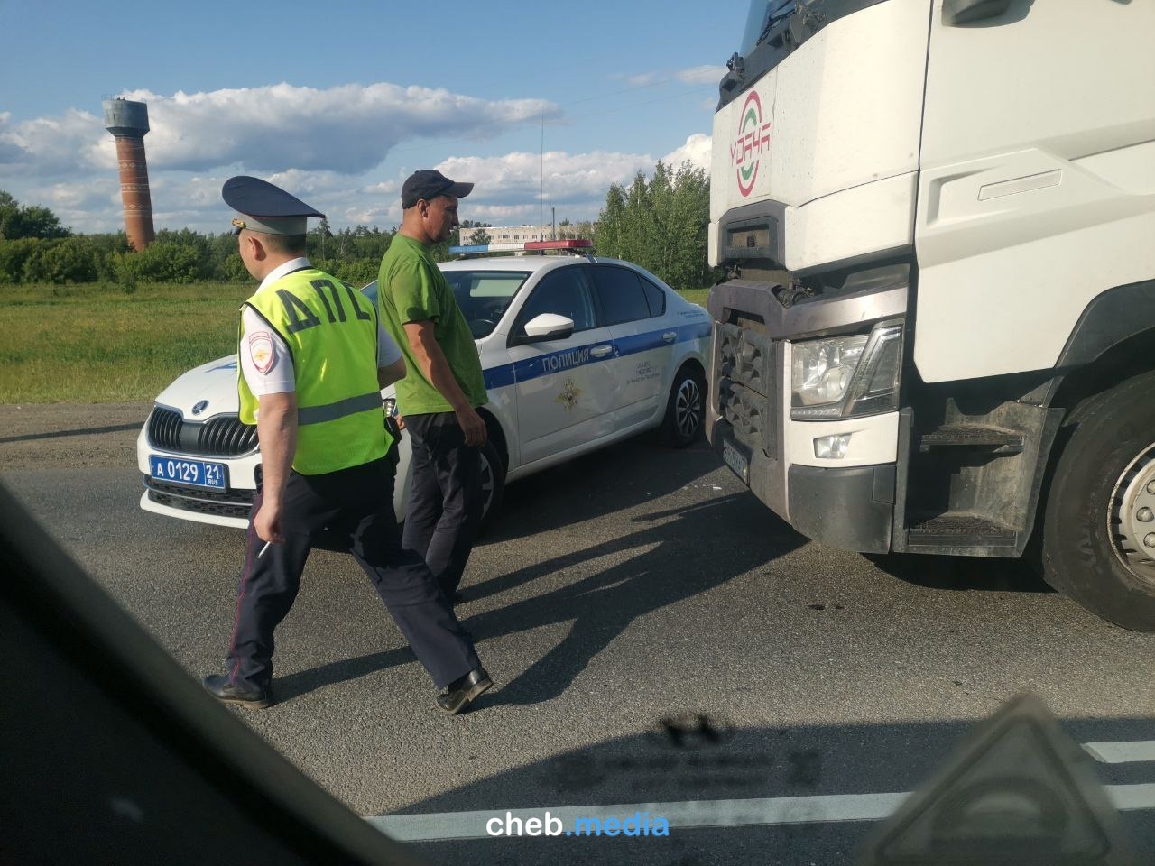 Патруль ГИБДД угодил под фуру после езды по обочине. М7 парализована -  Чебоксары