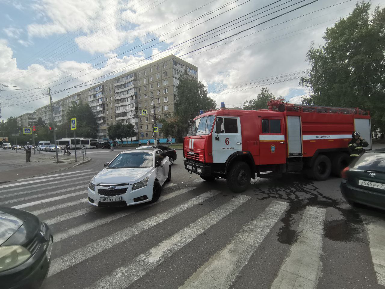 Пожарные ищут очевидцев ДТП на перекрестке Эгерский/Шумилова - Чебоксары