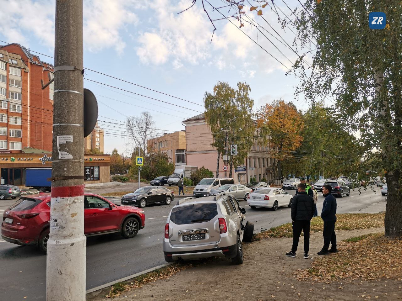 Серьезное ДТП и пробка на Московском проспекте - Чебоксары