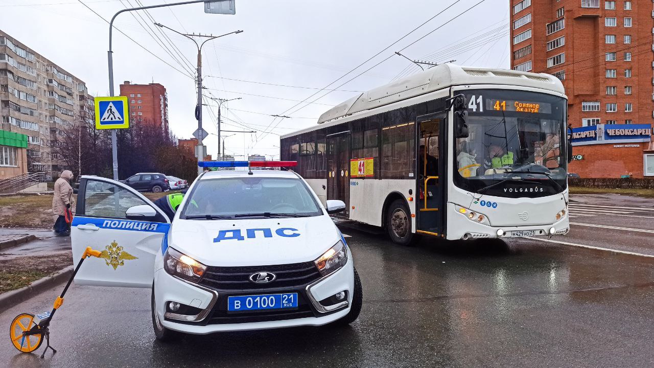 41-й автобус сбил ребенка на улице Гузовского - Чебоксары