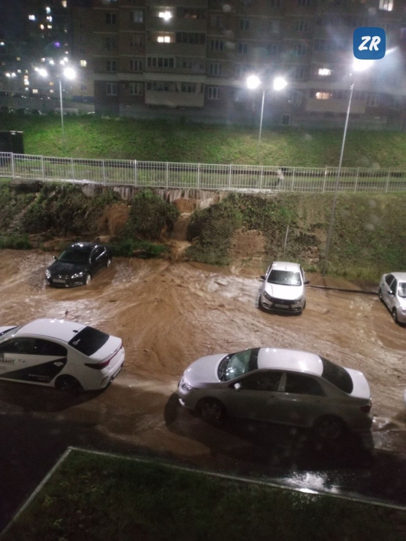 Улицы Чебоксар ушли под воду из-за проливного дождя - Чебоксары